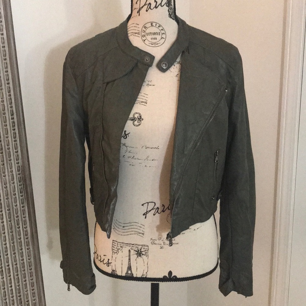 Faux leather army green moto jacket Vigoss 💚